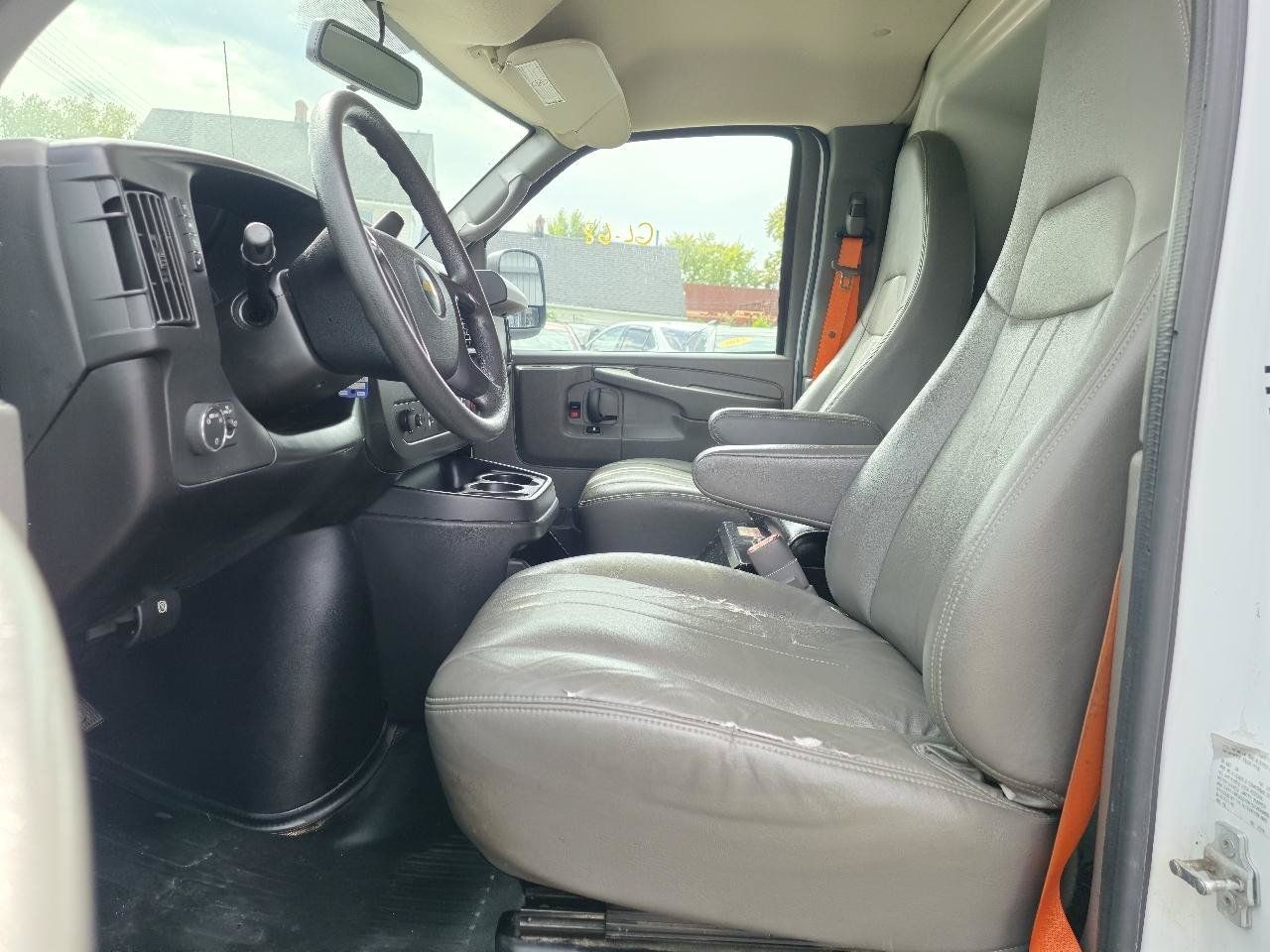 Used 2014 Chevrolet Express 2500 RWD image 11