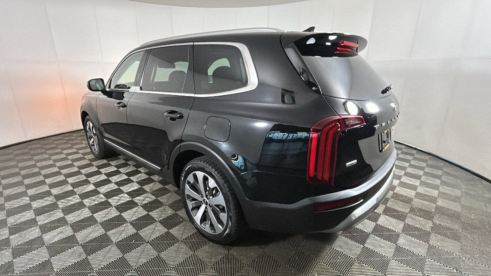 Used 2021 Kia Telluride EX w/ EX Premium Package AWD/4WD image 5