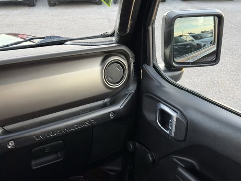 Used 2018 Jeep Wrangler Unlimited Sport image 17