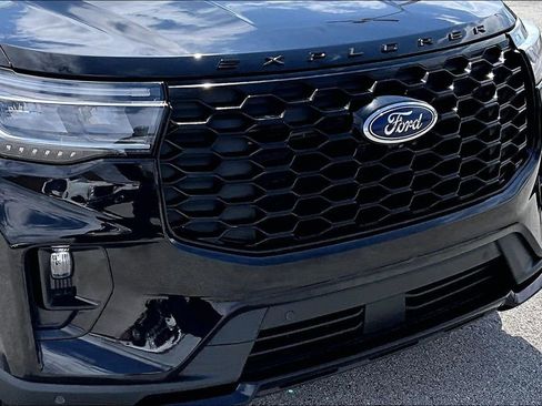 Certified 2025 Ford Explorer ST-Line w/ ST-Line Street Pack AWD/4WD image 30