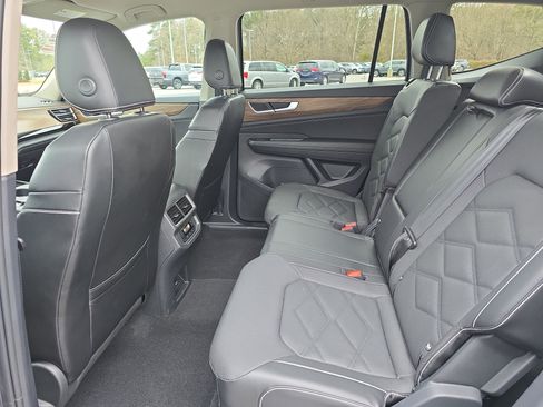 Used 2024 Volkswagen Atlas SE image 13