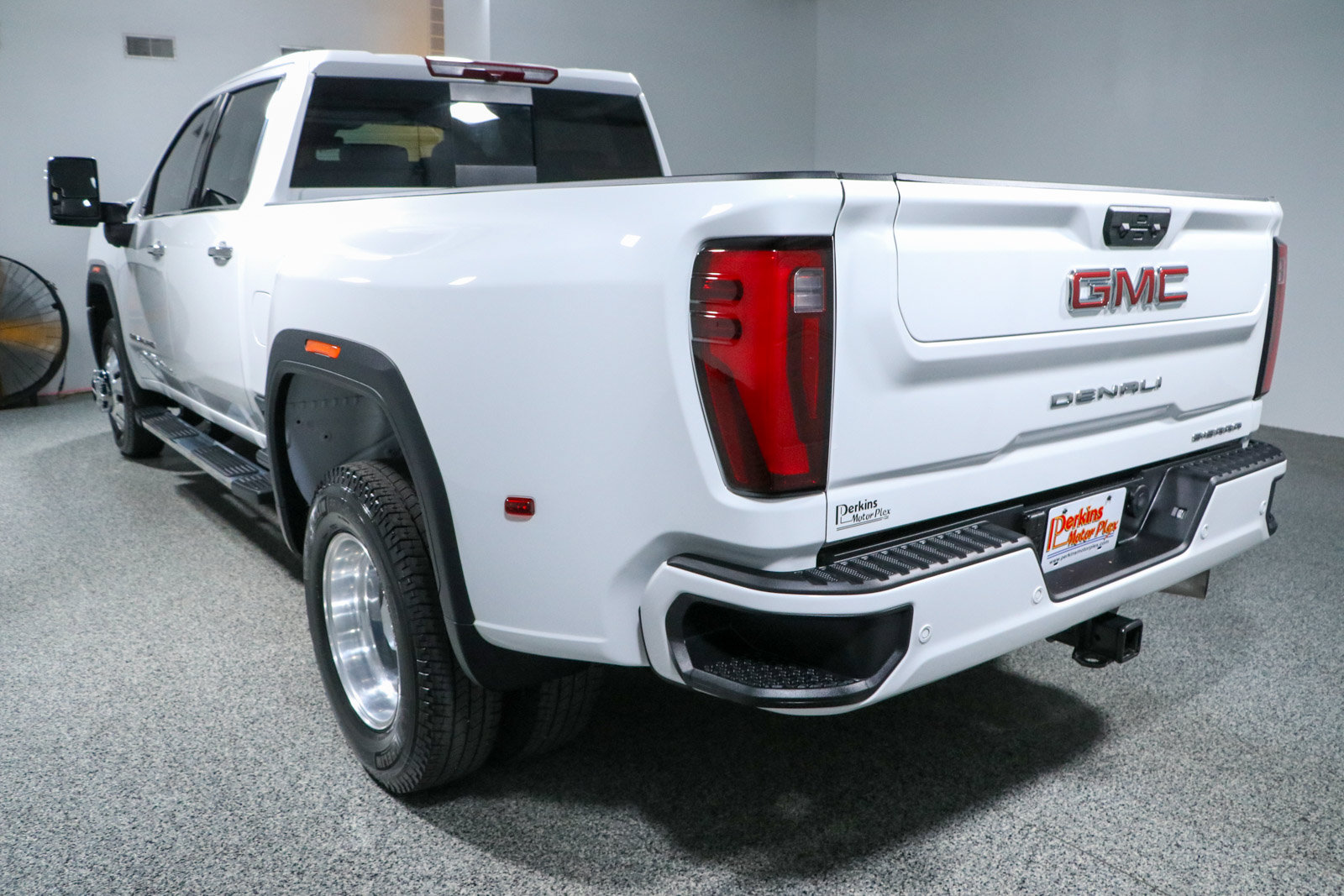 Used 2025 GMC Sierra 3500 Denali AWD/4WD image 9