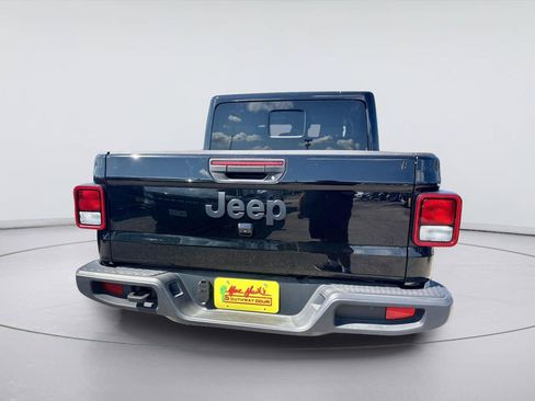 Used 2025 Jeep Gladiator Sport AWD/4WD image 6