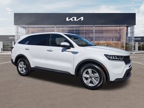 Certified 2023 Kia Sorento LX image 1