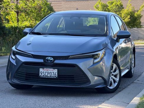 Used 2025 Toyota Corolla LE w/ Carpet Mat Package (TMS) FWD image 1