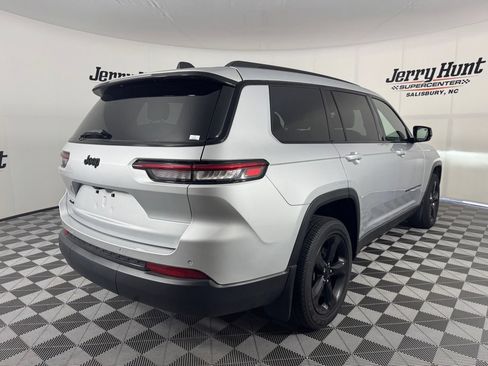 Used 2023 Jeep Grand Cherokee L Altitude AWD/4WD image 7