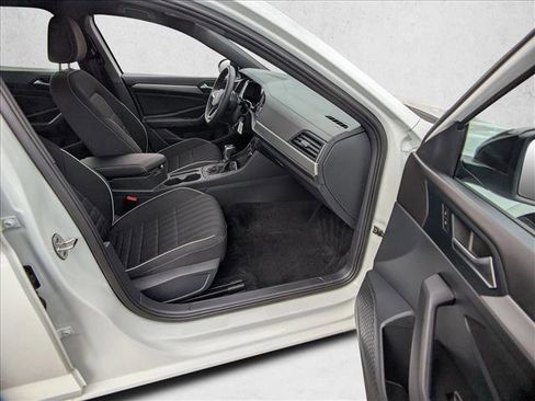 Used 2024 Volkswagen Jetta Sport image 11