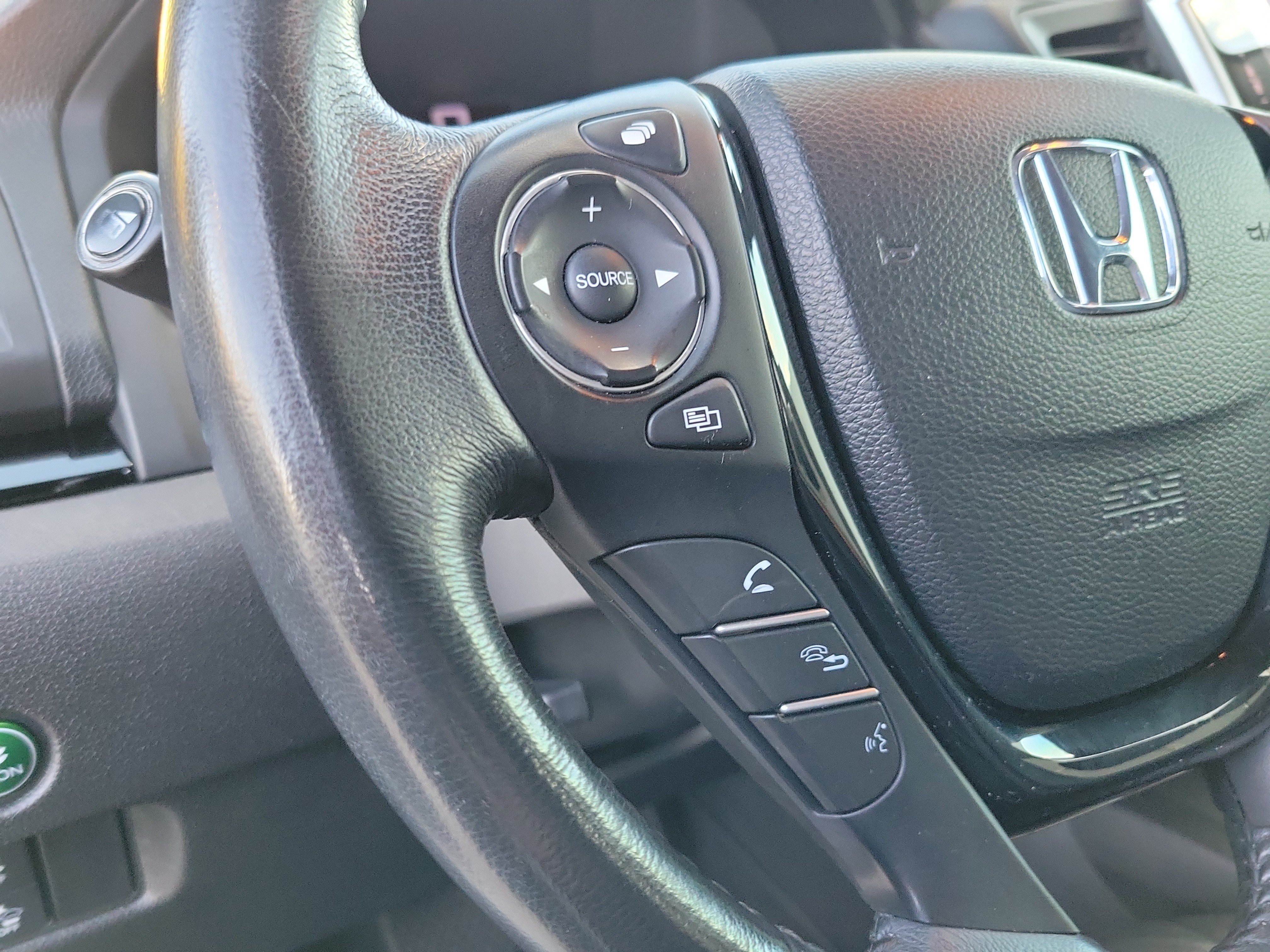 Used 2018 Honda Pilot Touring image 25