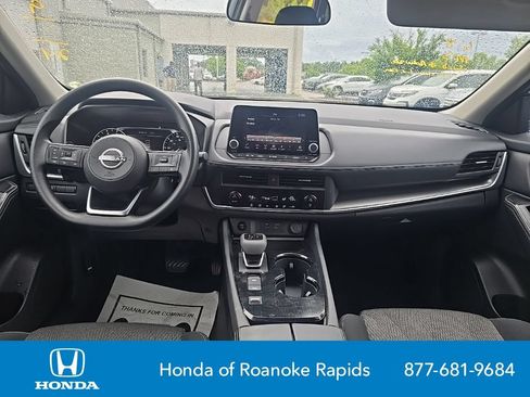 Used 2024 Nissan Rogue SV FWD image 15