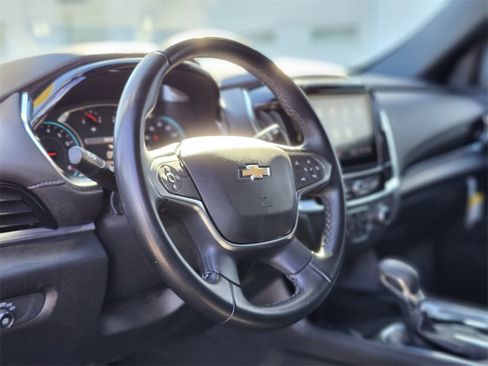 Used 2023 Chevrolet Traverse LT image 19