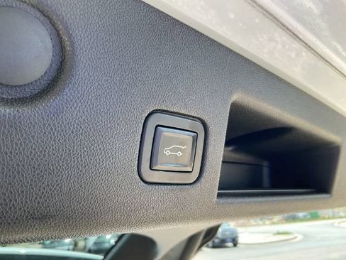 Used 2018 Chevrolet Equinox Premier AWD/4WD image 21