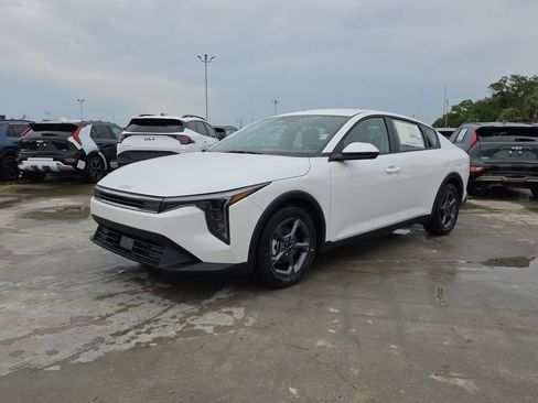 New 2026 Kia K4 FWD image 4
