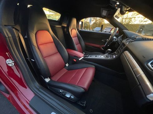 Certified 2018 Porsche 718 Boxster S image 32