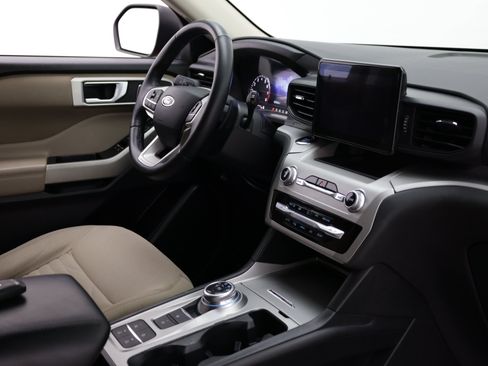 Used 2020 Ford Explorer XLT RWD image 38