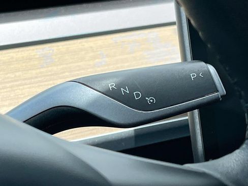 Used 2024 Tesla Model Y Long Range AWD/4WD image 17