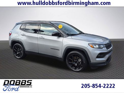 Used 2022 Jeep Compass Altitude image 1