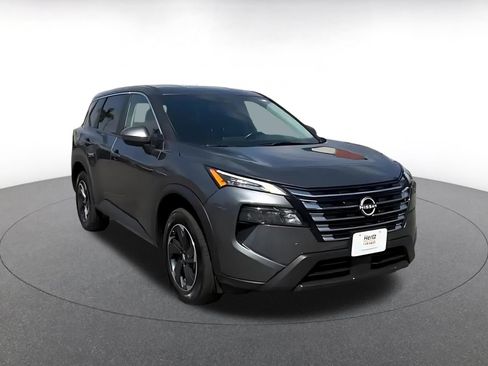 Used 2025 Nissan Rogue SV AWD/4WD image 3