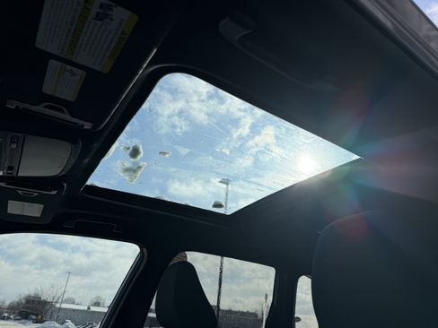 Used 2025 Subaru Forester Premium w/ Convenience Package #1 image 3