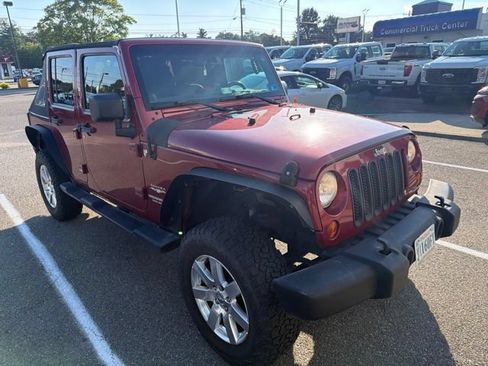 Used 2013 Jeep Wrangler Unlimited Sahara w/ Connectivity Group AWD/4WD image 1