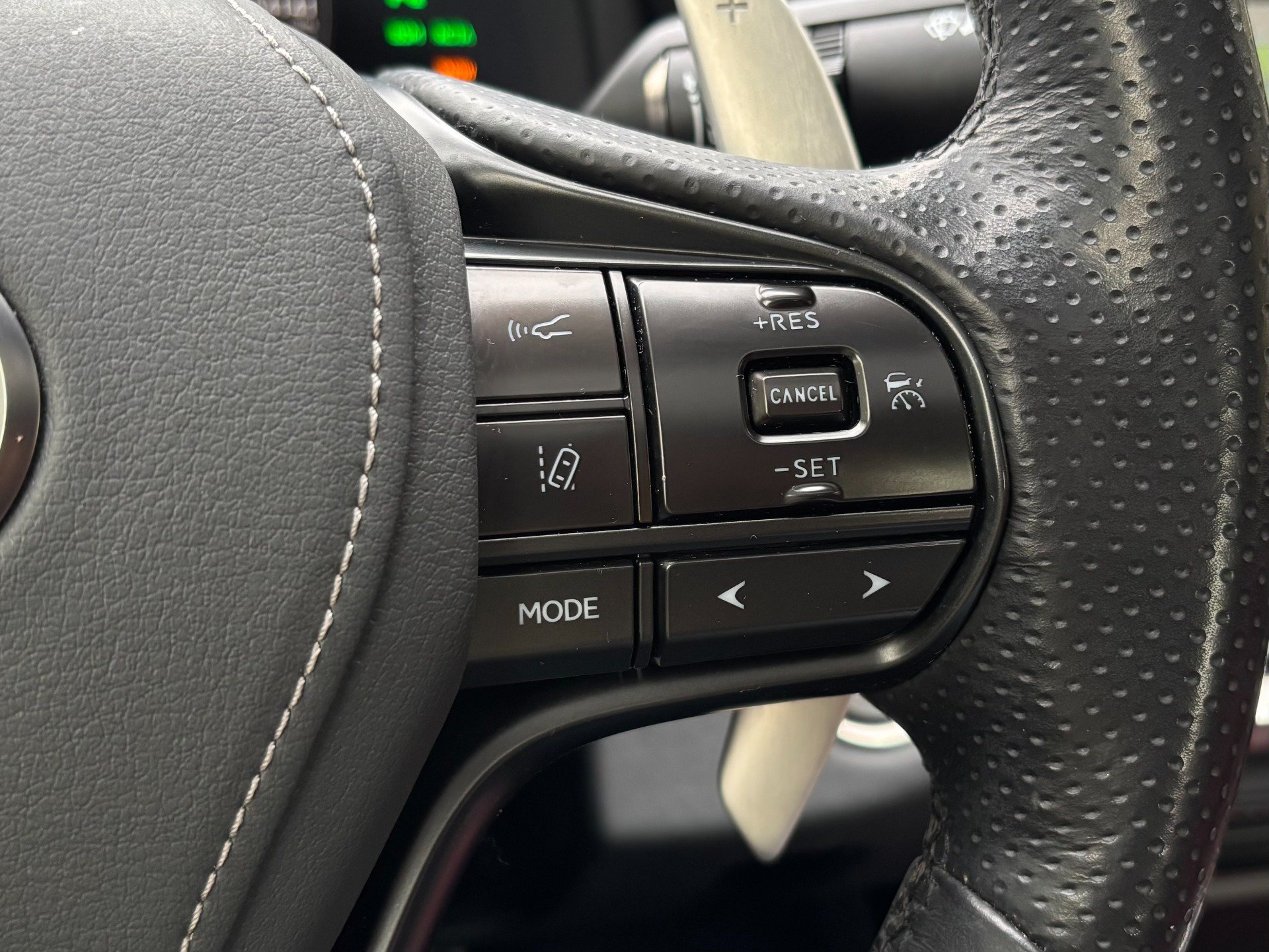 Used 2018 Lexus LC 500 Coupe w/ Sport Package RWD image 24