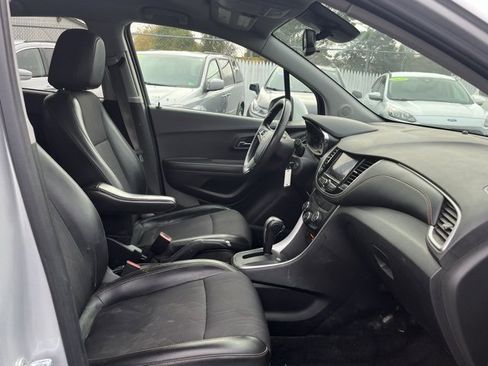 Used 2021 Chevrolet Trax LT image 10