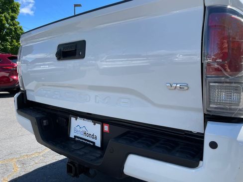 Used 2023 Toyota Tacoma TRD Off-Road w/ Technology Package AWD/4WD image 14