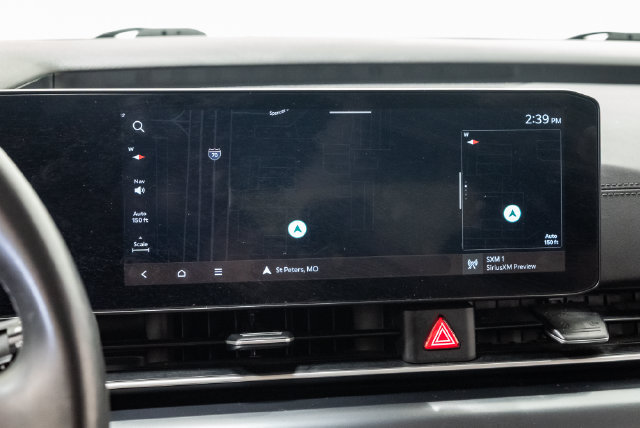 Used 2025 Kia Carnival FWD image 18
