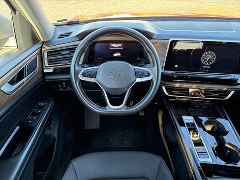 Used 2024 Volkswagen Atlas SE image 30