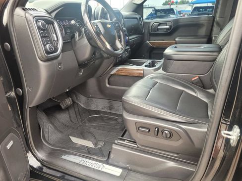 Used 2021 Chevrolet Silverado 1500 High Country w/ Technology Package AWD/4WD image 2