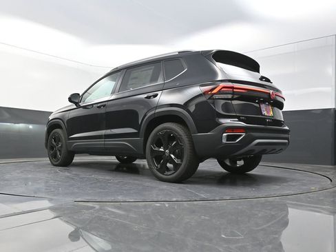 New 2025 Volkswagen Taos SEL image 23