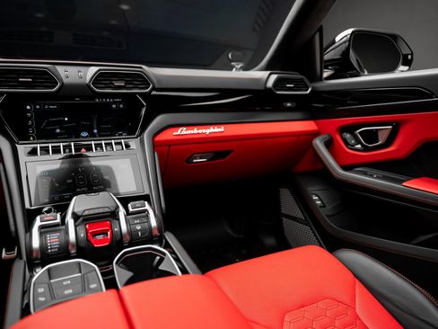 Used 2022 Lamborghini Urus image 41
