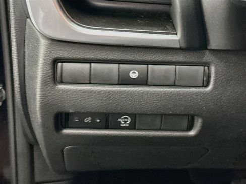 Used 2023 Nissan Rogue SV AWD/4WD image 17