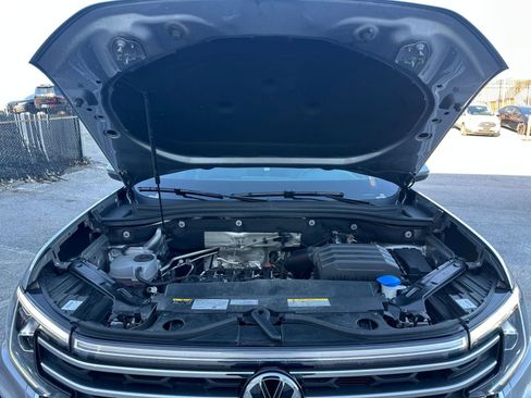Used 2025 Volkswagen Atlas SE image 32