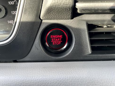 Used 2024 Honda Pilot Touring image 17