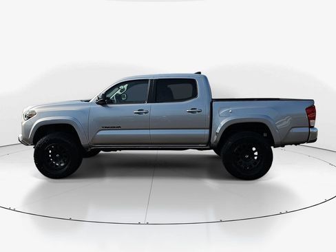 Used 2016 Toyota Tacoma SR5 w/ SR5 Appearance Package (SN) RWD image 10