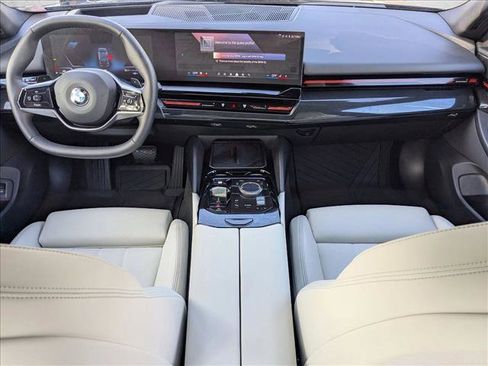 Used 2025 BMW 530i w/ Premium Package image 18