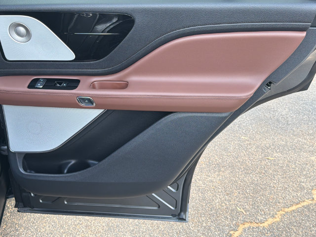 New 2027 Lincoln Aviator Reserve w/ Luxury Package RWD image 16
