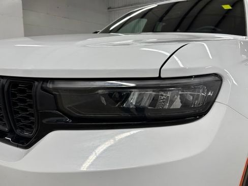 Used 2025 Jeep Grand Cherokee Altitude RWD image 9