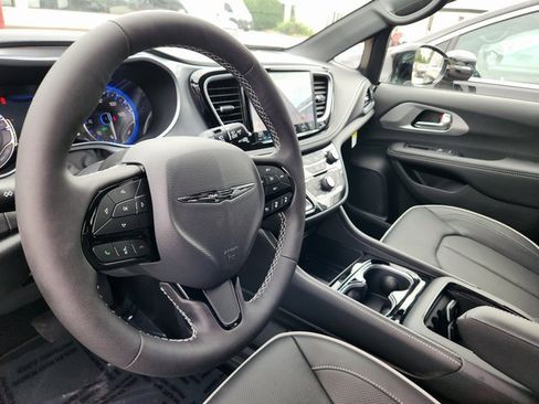 New 2026 Chrysler Pacifica Limited w/ S Appearance Package image 14