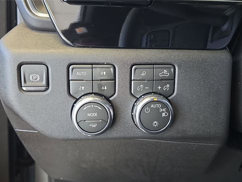 New 2026 GMC Sierra 1500 SLE image 25