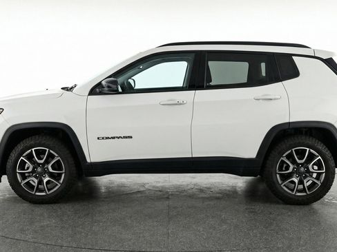 Used 2025 Jeep Compass Trailhawk AWD/4WD image 5