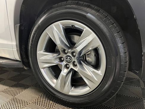 Used 2016 Toyota Highlander Limited Platinum AWD/4WD image 3