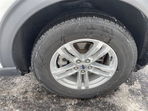 Used 2023 Ford Explorer XLT w/ Equipment Group 202A image 9