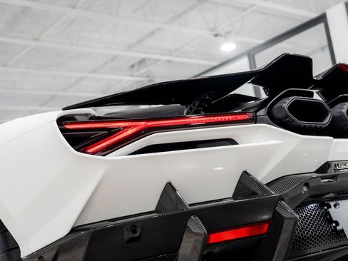 Used 2025 Lamborghini Revuelto AWD/4WD image 38