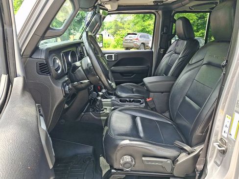 Used 2020 Jeep Gladiator Overland w/ Dual Top Group AWD/4WD image 14