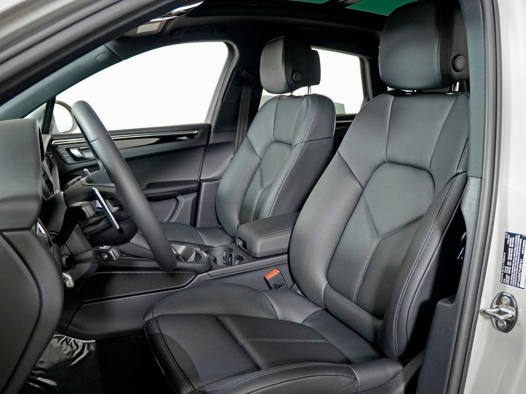 Used 2026 Porsche Macan AWD/4WD image 5