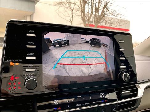 Certified 2024 Toyota Sienna XLE image 14