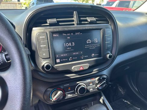 Used 2025 Kia Soul LX w/ LX Technology Package FWD image 20