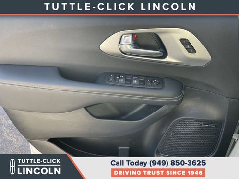 Used 2024 Chrysler Pacifica Limited w/ Uconnect Theater Family Group FWD image 20