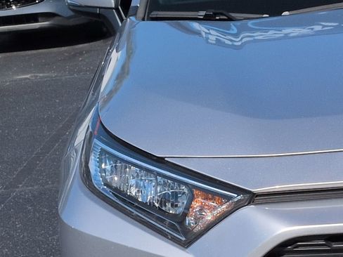 Used 2021 Toyota RAV4 XLE AWD/4WD image 10